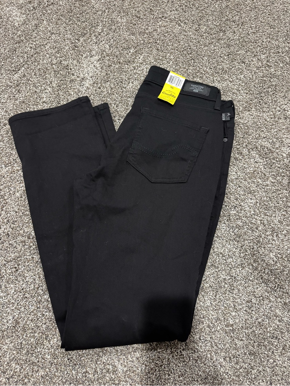 Signature by Levi Strauss Slim Straight Black Jeans